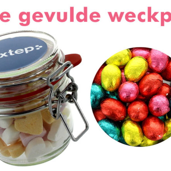 Weckpotten gevuld met paaseitjes