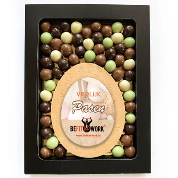 V401 groot wit paasei en kleine crunch choco ballen en eigen sticker