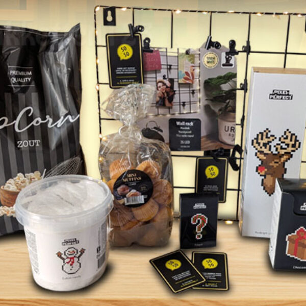 Het originele Pixel kerstpakket met LED-fotorek en pixelstijl snacks