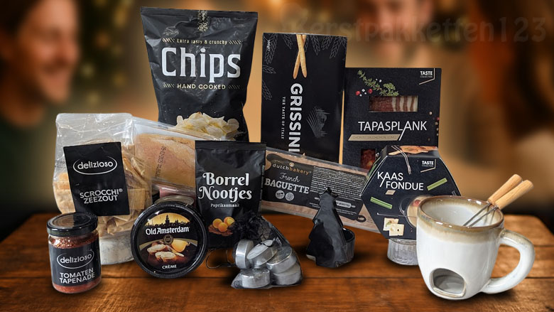 Sfeervol en gezellig kerstpakket met fondue mok, lichtjes en hartige dips op tapasplank