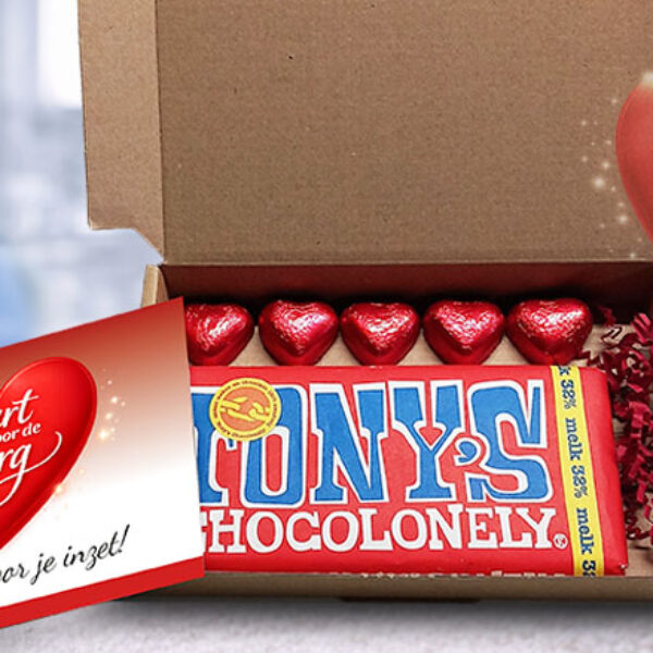Een persoonlijk chocolade cadeau dat zorgmedewerkers thuis verrast. 
