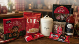 Een sfeervol landelijk kerstpakket met keukenblik, alcoholvrije glühwein en heerlijke winterse snacks.