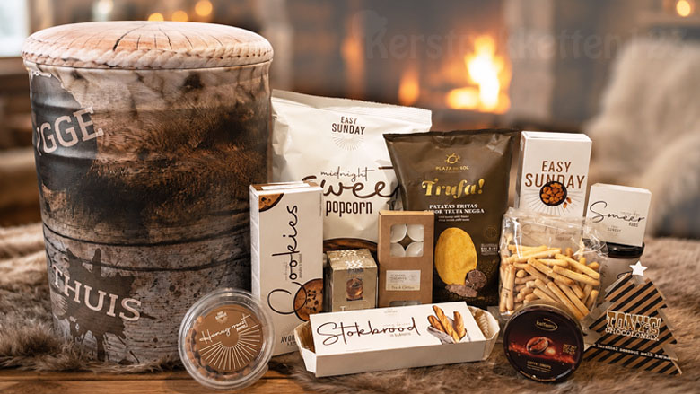 Een exclusief Scandinavisch kerstpakket met multifunctionele Happz opbergpoef en heerlijke winterse lekkernijen.